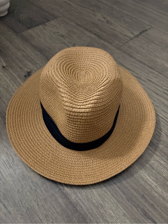 Accessories - Classic Tan Straw Fedora Hat with Black Band